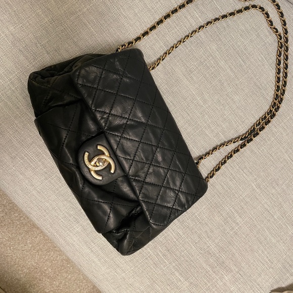 CHANEL Handbag Black Quilted Reissue Flap Bag - Picture 5 of 9